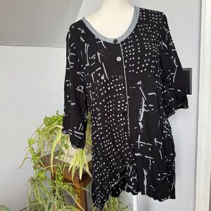 Iguana Black Abstract Rayon Button Down Tunic Top Medium Asymmetric Lagenlook
